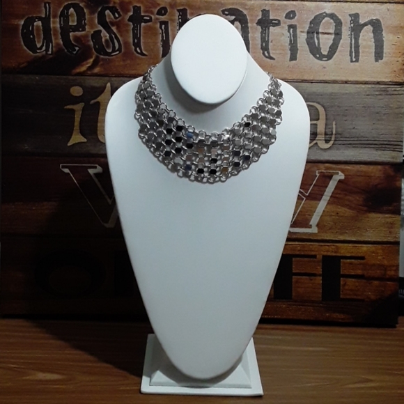 GUESS SILVER  TONE GEO BIB NECKLACE - Picture 2 of 4